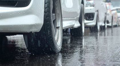 Que faire si votre voiture a été inondée à cause de la pluie - Holts Auto  French